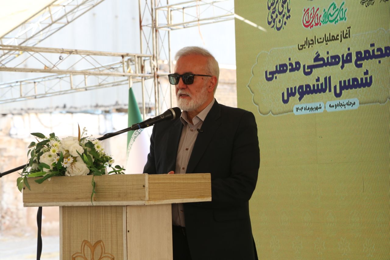 سخنرانی شهردار شیراز در یک افتتاحیه برای خودش