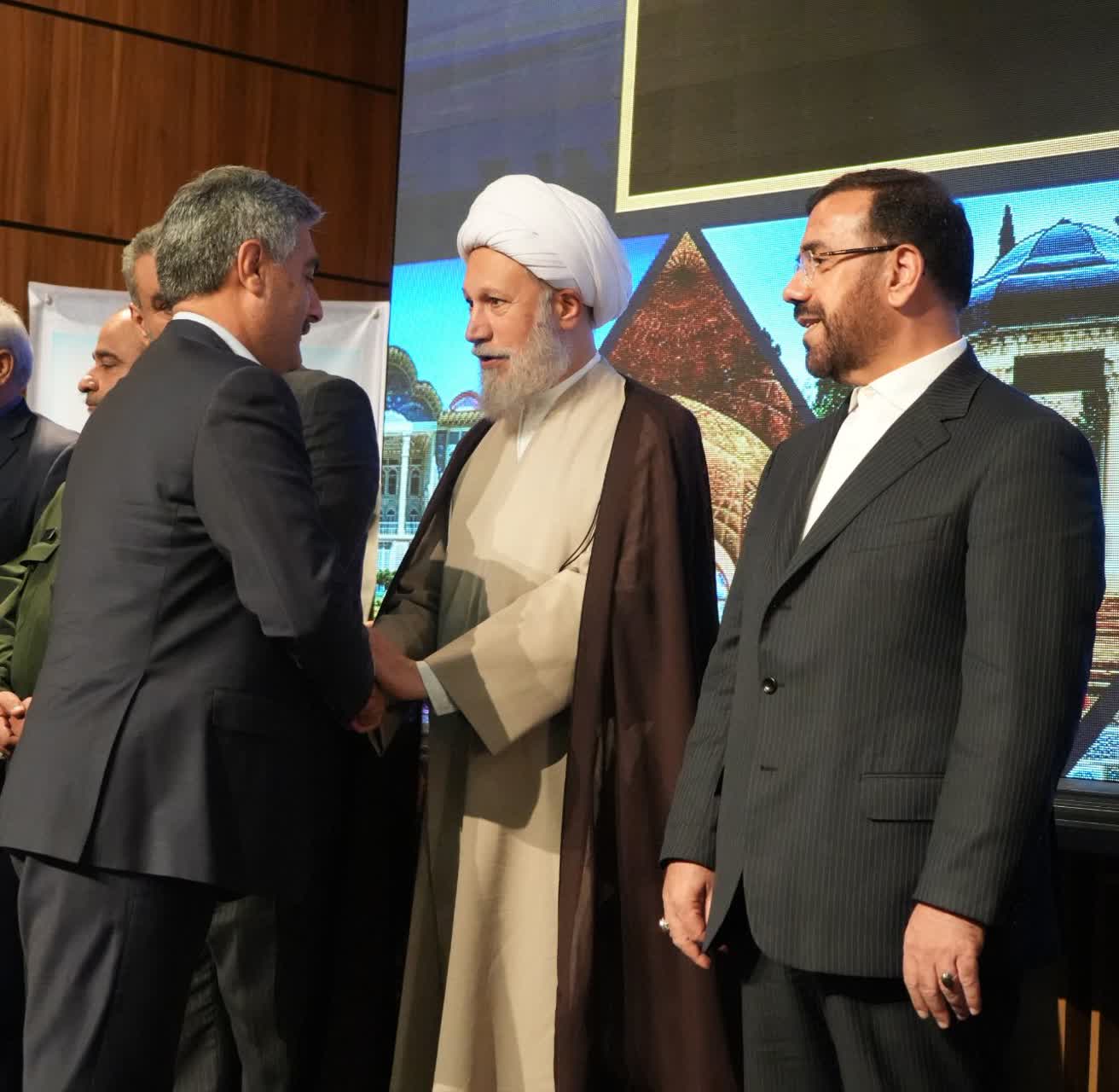 شرکت آب و فاضلاب شیراز برای پنجمین سال متوالی، دستگاه اجرایی برتر فارس شد