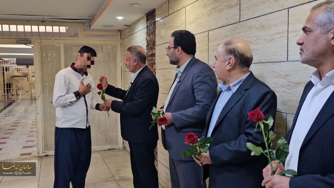 آزادی ۶ زندانی با کمک کارکنان بانک رفاه فارس از عادل آباد شیراز