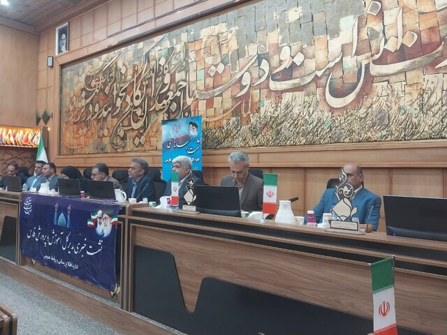 مدیرکل آموزش و پرورش فارس خبر داد؛ آموزش رایگان و با دریافت شهریه اجباری برخورد می‌شود / ورود معلمان جدید به شیراز ممنوع ، کمبود ۲۸ مدرسه در صدرا ، مسئولیت سرویس مدارس با شهرداری است