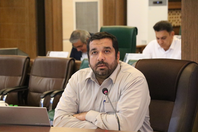 عضو شورای شهر شیراز: ۱۳ سال فرصت را فدای یک ماه کردیم؛تا آخرین روز شورا موضوع را پیگیری می‌کنم/مسئولان فرمان هشت‌ماده‌ای رهبری را بخوانند