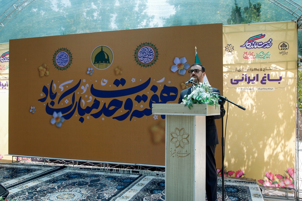 استاندار فارس هنگام افتتاح «باغ ایرانی» شیراز: از تأخیر در تکمیل بزرگراه قره‌پیری گلایه‌مندم