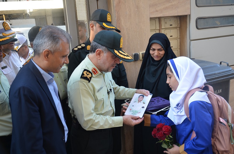 بدرقه دختر ” شهید بخشنده ” توسط فرمانده انتظامی فارس از منزل تا مدرسه