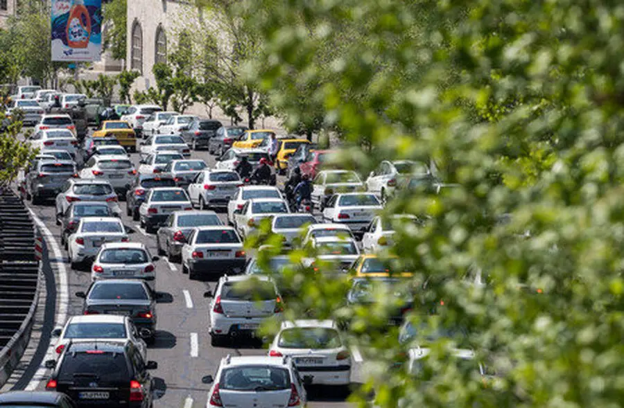 ترافیک شیراز: چالشی فراتر از اختیارات شهرداری/روزی۵۰ خودرو جدید وارد خیابان های شیراز می‌شود