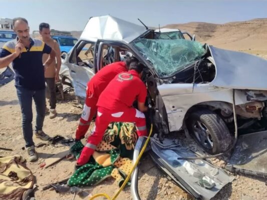 تصادف پژو پارس با تریلر در جاده جهرم_ شیراز