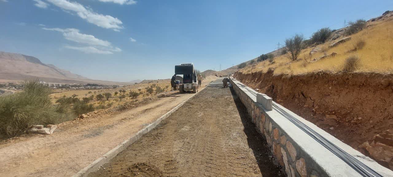 مسیر ۳۰ کیلومتری دوچرخه‌سواری “منصورآباد تا کوهستان نور”  شیراز با بتن مسلح در حال تکمیل است