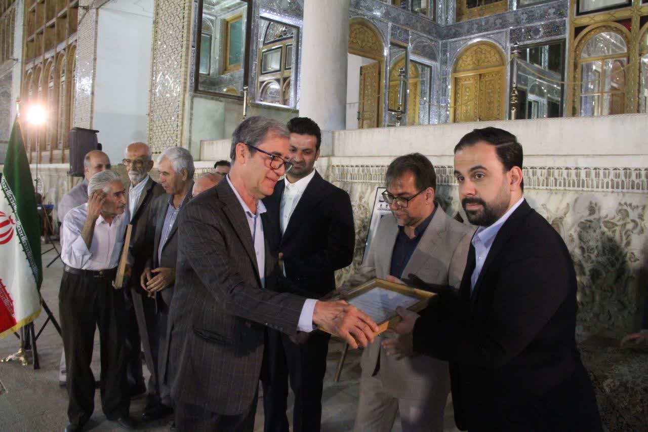 از پیشکسوتان فارس در روز ملی صنعت چاپ در شیراز تجلیل شد