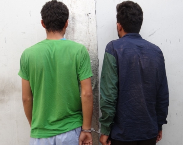 دستگیری سارقان منازل شیراز در اندیمشک؛ کشف اسلحه و خودروهای سرقت