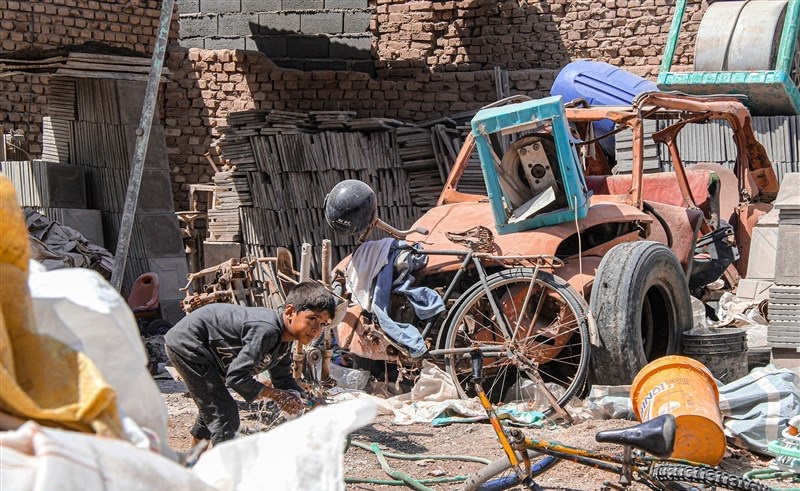 انبارهای ضایعاتی و اتباع بیگانه نفس منطقه ۲  شیراز را گرفتند!