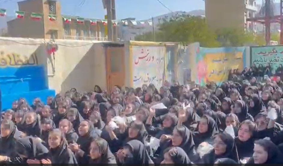 ویدیو: اجرای زیبای آهنگ لری «شازده عبدالله» در مراسم بازگشایی مدرسه یاسوج