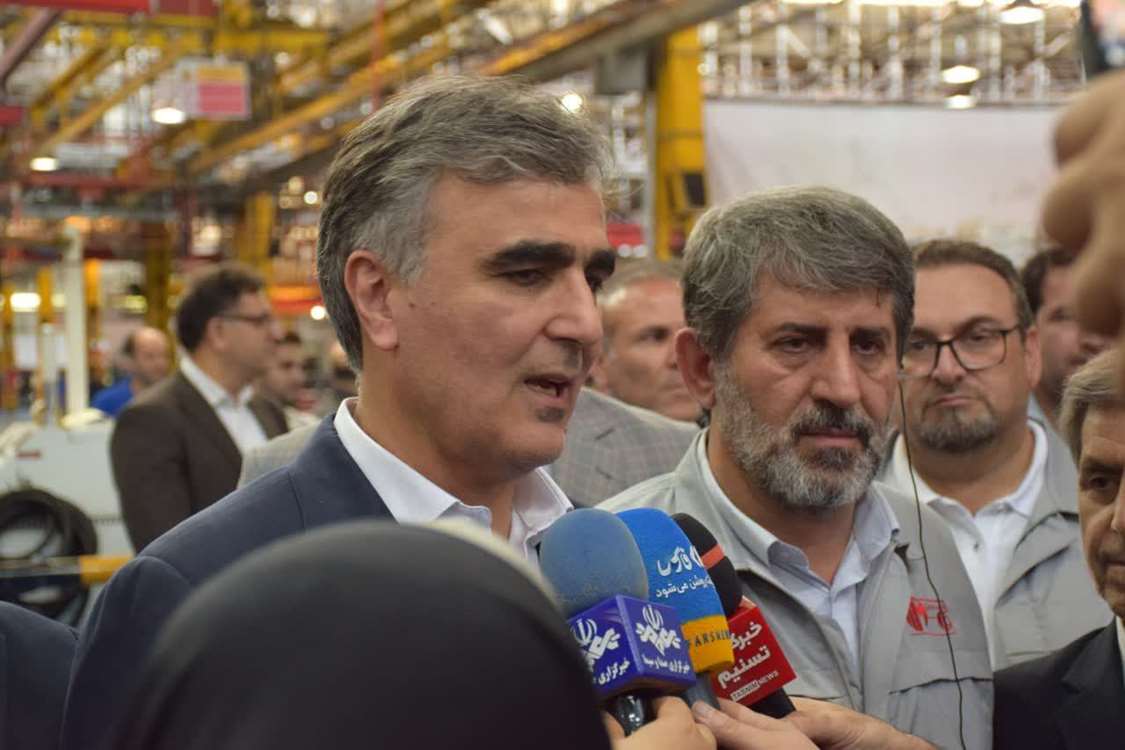 اعطای «رفاه کارت» به کشاورزان با همکاری بانک تجارت برای خرید تراکتور