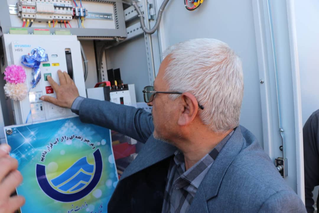 نیروگاه خورشیدی تصفیه‌خانه آباده با سرمایه ۲۵۰ میلیارد ریال به مدار تولید پیوست