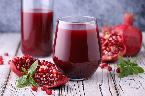 نوشیدن روزی یک فنجان آب انار گرفتگی رگها را تا ۳۰ درصد کاهش میدهد 1 آب انار