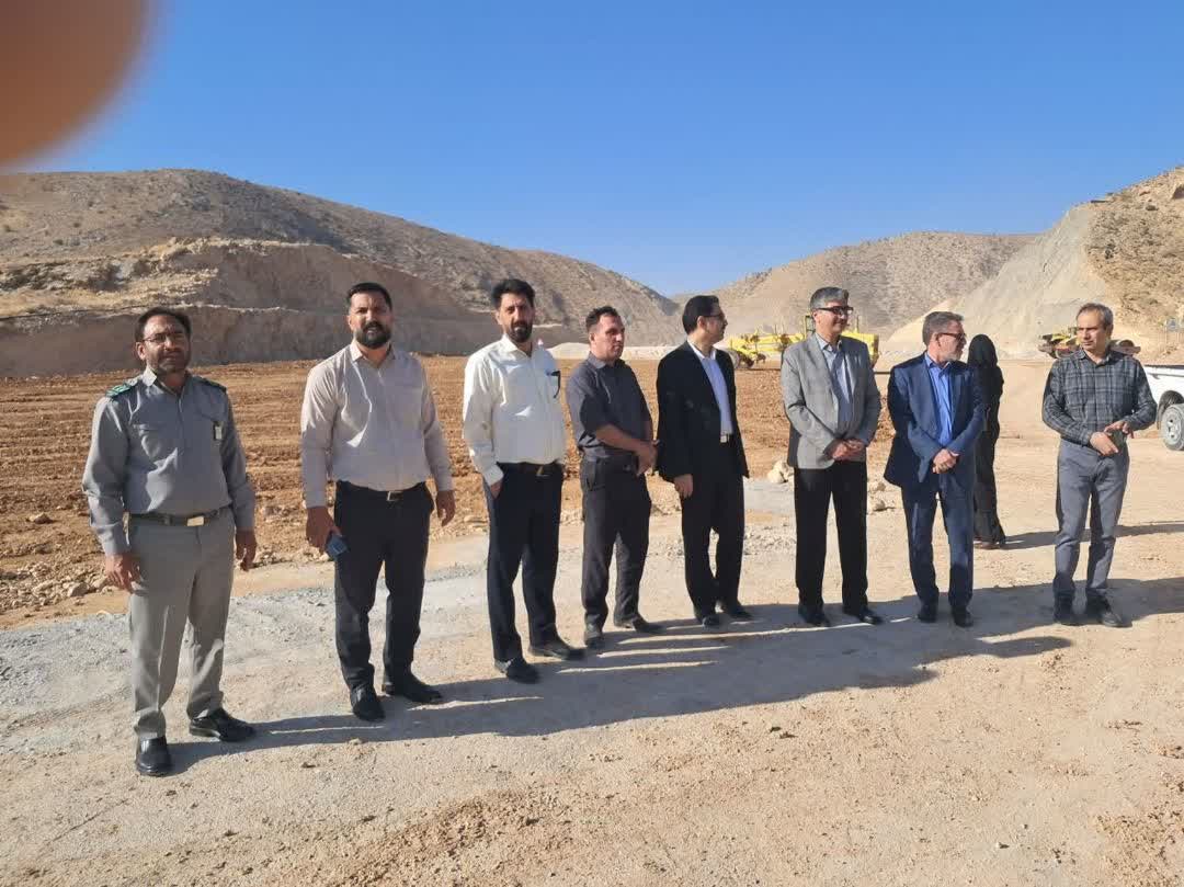 آسفالت فاز اول محور قره‌پیری «شیراز _صدرا» آغاز شد