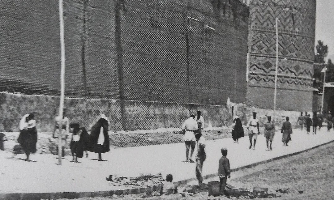 تصویری نادر از پیرامون ارگ کریم‌خان زند در شیراز (۱۳۰۸ خورشیدی)