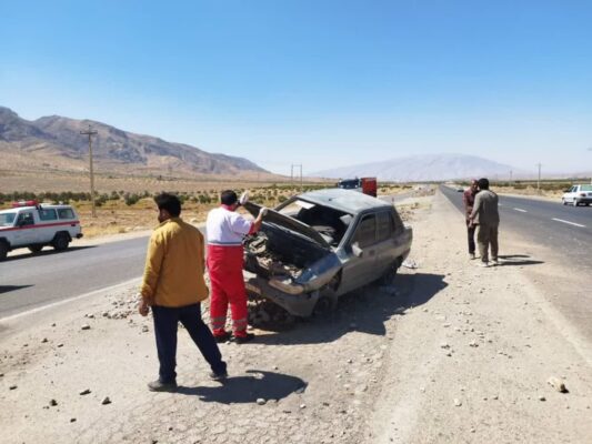 انحراف خودرو پراید در جاده استهبان شیراز