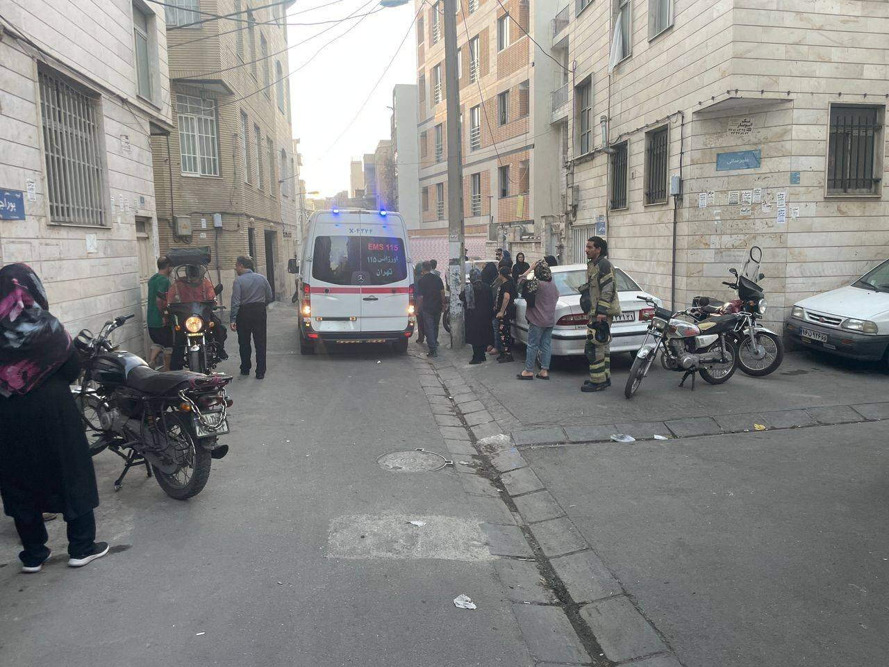 مصدومیت ۳ نفر به دلیل انفجار یک ساختمان ۴ طبقه در خیابان پیروزی