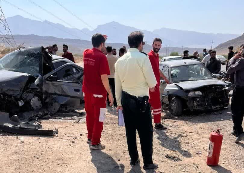 تصادف پراید و پژو در جاده استهبان-شیراز ۴ مصدوم بر جای گذاشت
