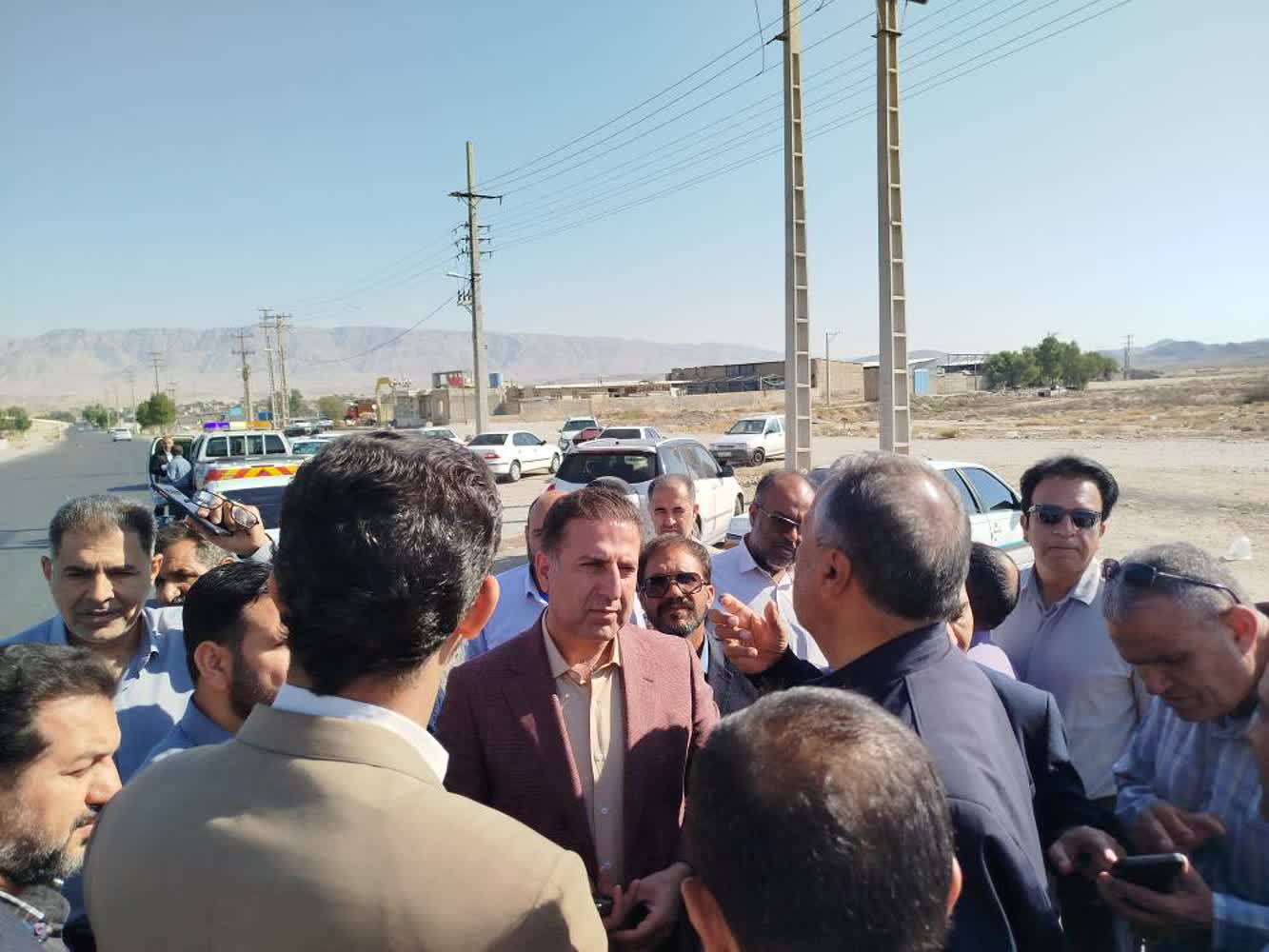 بازدید مشترک رئیس کمیسیون عمران مجلس و مدیرکل راهداری فارس از پروژه روکش خاوران – سروستان و تعریض محور تقی‌آباد – شهرک سحرخیز