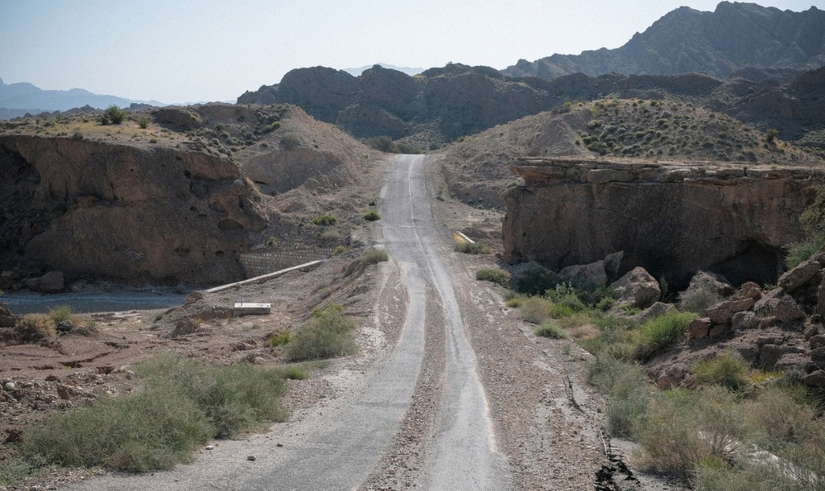 درخواست اهالی چند روستای ممسنی از استاندار فارس: جاده ۱۰ کیلومتری پس از ۳۰ سال هنوز ناتمام؛اسیر وعده‌ها و بی‌مهری‌ها شدیم
