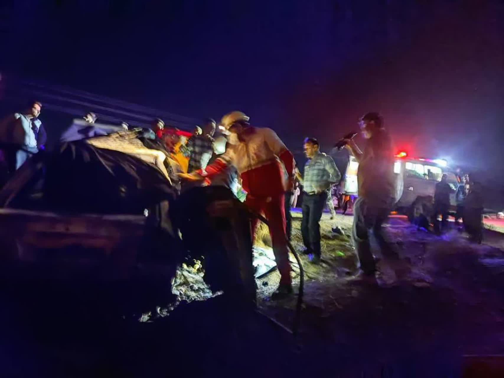 تصادف پژو و پراید در جاده آباده طشک؛ ۴ کشته و مصدوم