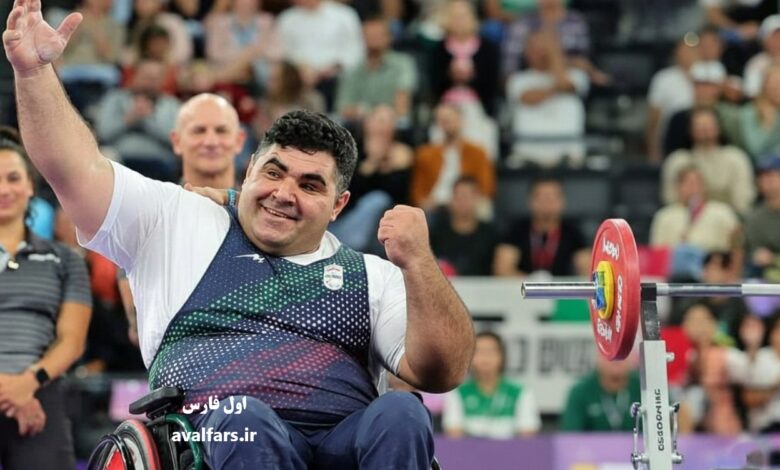 عکسپهلوان علی‌اکبر غریب‌شاهی