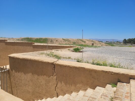 فرونشست زمین در تخت جمشید 1