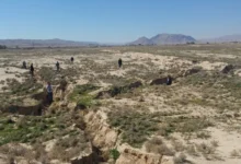 تخت جمشید در محاصره ۵ هزار چاه غیرمجاز؛ سالانه۳۰ سانتیمتر فرو میرود 7 فرونشست زمین در تخت جمشید 2