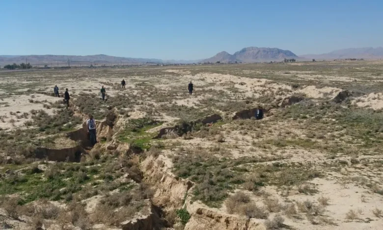 فرونشست زمین در تخت جمشید 2