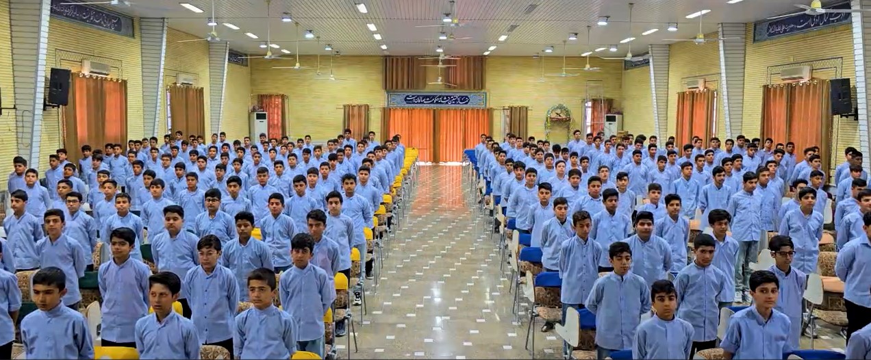 همخوانی ۲۷۰ نفره ترانه‌ی “صورتگر چین”  در دبیرستان شهید فراست لارستان