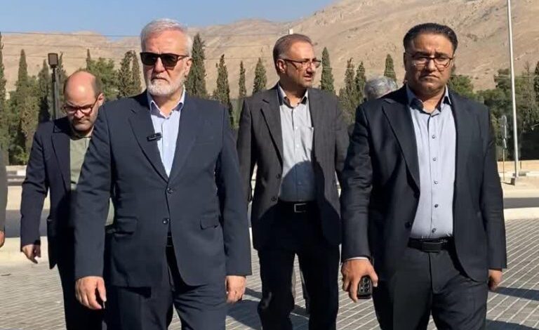 پیاده‌روی خانوادگی شیراز