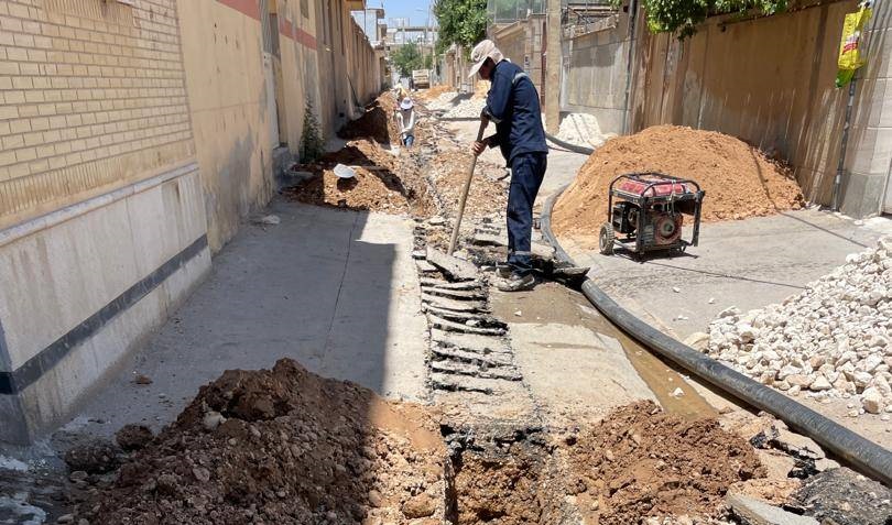 رفع مشکل افت فشار آب آپارتمان‌های شهرک نفت و اتمام اصلاح شبکه فرسوده گویم توسط آبفا شیراز