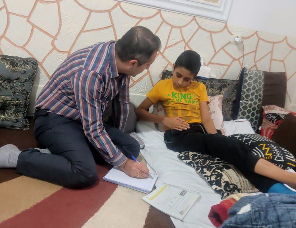 اقدام جالب دبیر ریاضی کواری برای تدریس به دانش‌آموز بیمار