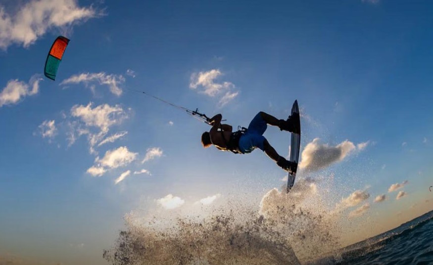 تفریحات آبی هیجانی در دبی برای عاشقان آدرنالین