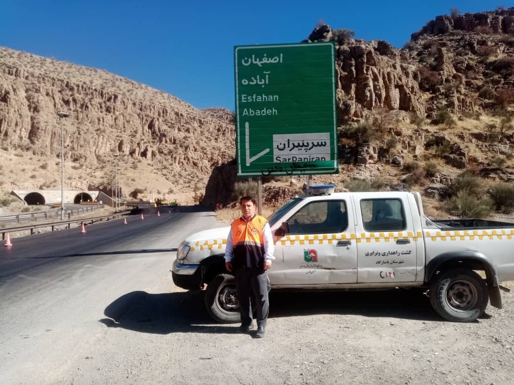  نجات معجزه‌آسای ۵ سرنشین خودرو در بزرگراه سعادت‌شهر-مرودشت توسط گاردریل‌های راهداری فارس