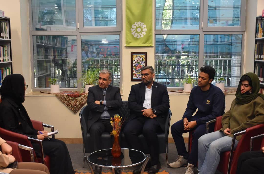 اذعان معاون استاندار فارس به «ضعف مدیریت» در نشست با جوانان شیرازی : ما مقصریم