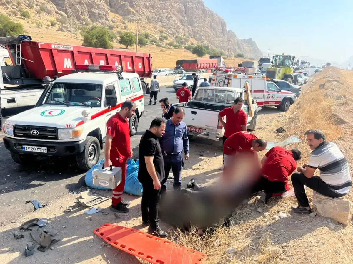 ۱۱ مصدوم در تصادف سه خودرو سواری در جاده بابامیدان ـ یاسوج