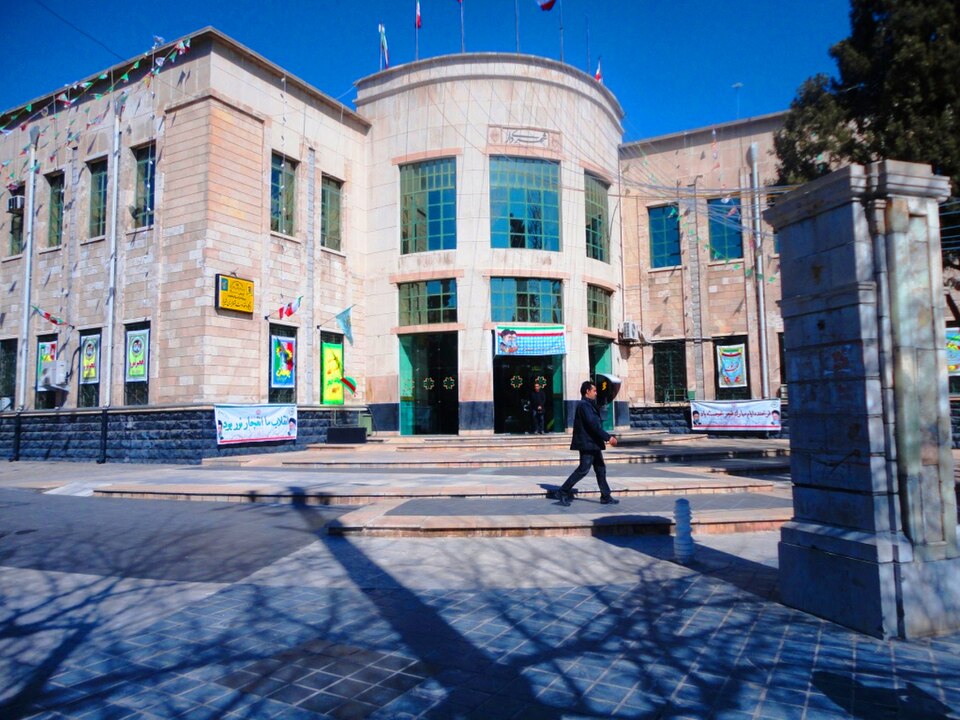 عملیات نصب تابلوهای اسامی معابر در منطقه سه شیراز آغاز شد