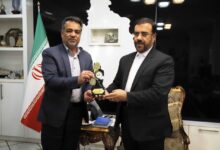 نشان ویژه «سقای افتخاری» شرکت آبفا استان به استاندار فارس داده شد 11 photo 2025 11 05 06 51 09