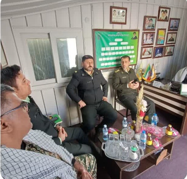 تجلیل پلیس فارس از دو بسیجی نمونه کلانشهر شیراز