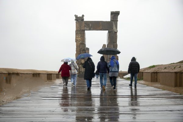 باران در تخت جمشید