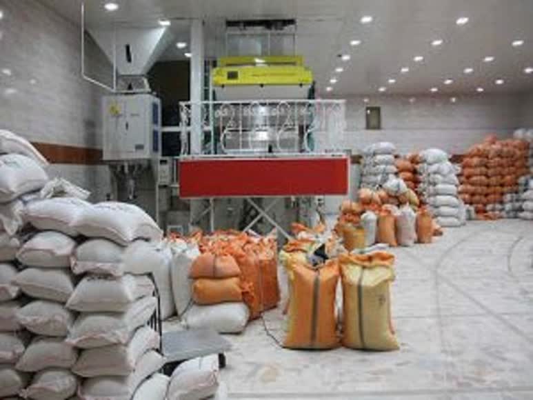 کشاورزان و دامداران موجودی و معامله محصولات خود را در سامانه جامع انبارها ثبت کنند