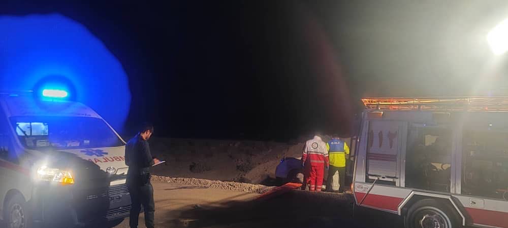 در استان فارس: واژگونی «دنا» در نی‌ریز-سیرجان و تصادف زنجیره‌ای ۵ خودرو در فیروزآباد؛ ۸ نفر مصدوم شدند