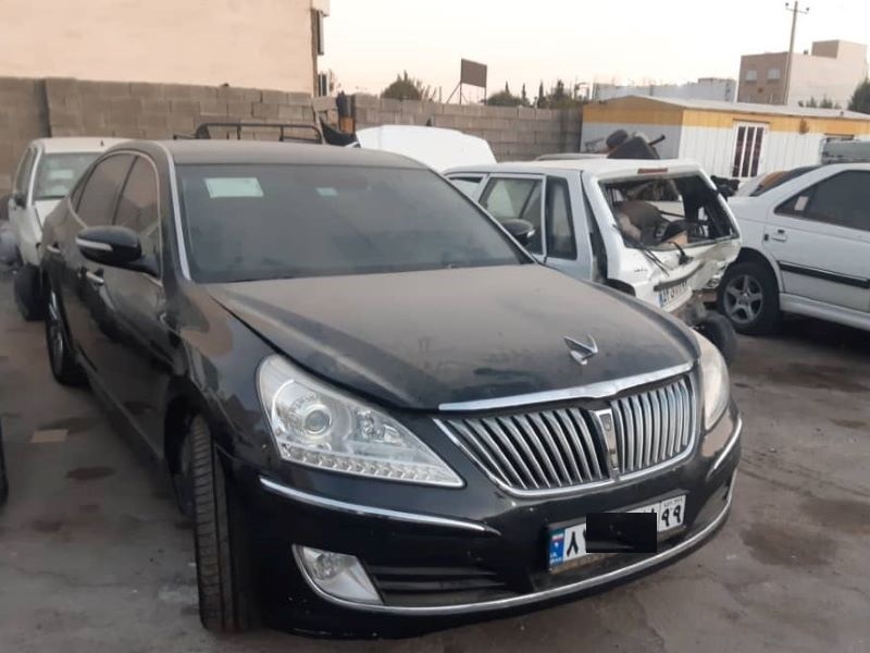 کشف خودرو سواری ۱۰۰ میلیاردی پلاک جعلی از یک گاراژ در شیراز 