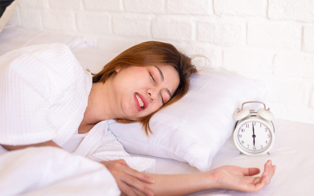 دلیل دندان‌قروچه در خواب و روش‌های درمان آن