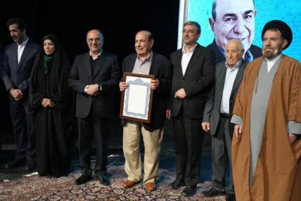 تجلیل از پروفسور «سکندر امان الهی بهاروند» استاد دانشگاه شیراز در لرستان+زندگینامه 4 دکتر امان الهی بهاروند 1