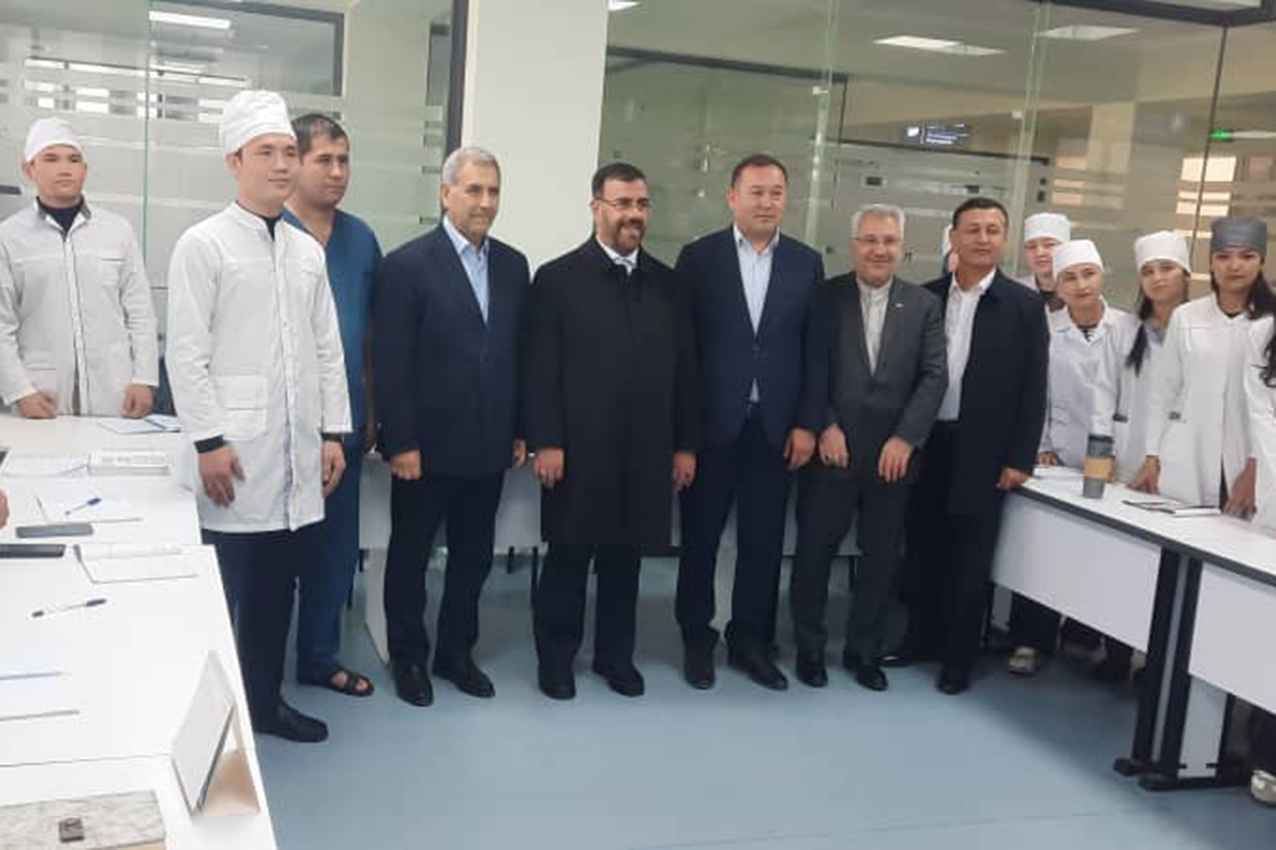 عکس یادگاری استانداران فارس و سرخان‌دریا در ترمذ