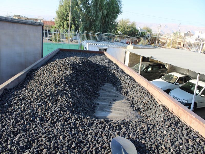 کشف ۲۵ هزار لیتر گازوئیل زیر بار سنگ یک تریلر در فارس