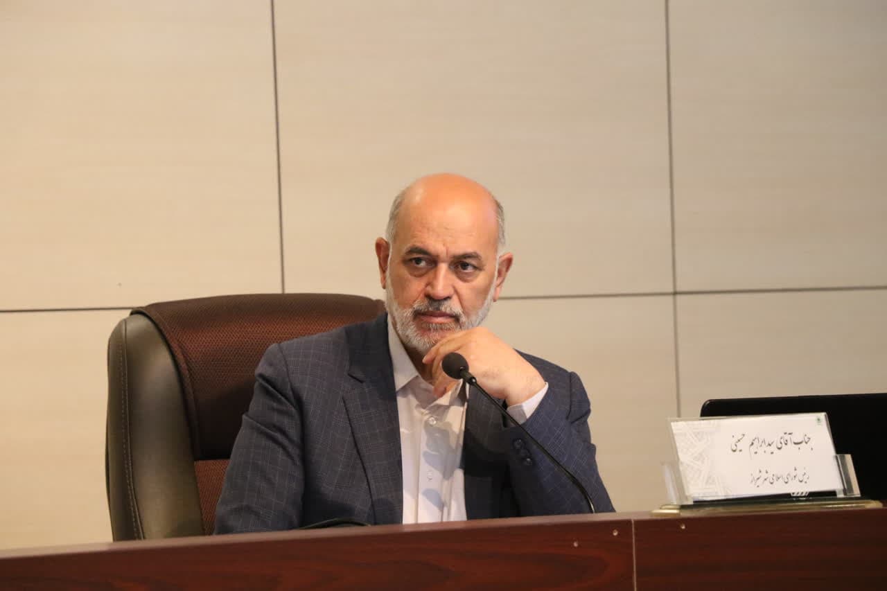 رئیس شورای شهر شیراز: حکم دیوان عدالت برای بازگشت ۲ عضو قبلی، موقت و غیرقطعی است/از شهردار حمایت می‌کنیم