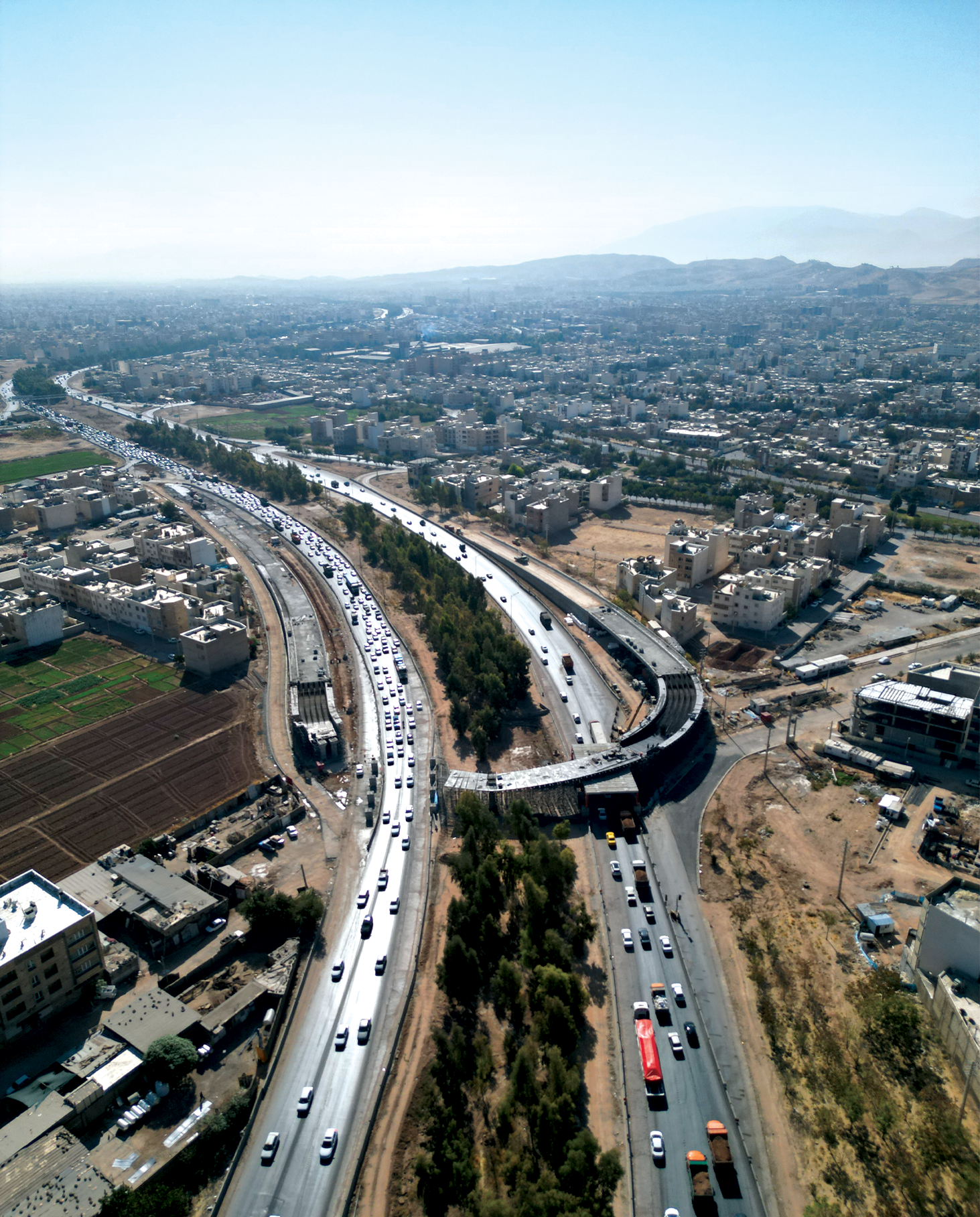 شهردار شیراز: ۲۳۰۰ پروژه همزمان در دست اجرا داریم/ پارک بزرگ آبی عید افتتاح می‌شود